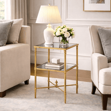 طاولة هينزلر المربعة باللون الذهبي مع سطح مرآة 33 عرض × 63 ارتفاع × 33 عمق