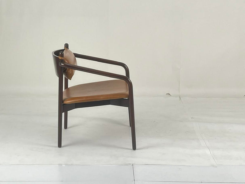 Lenti Tan Leather lounge chair