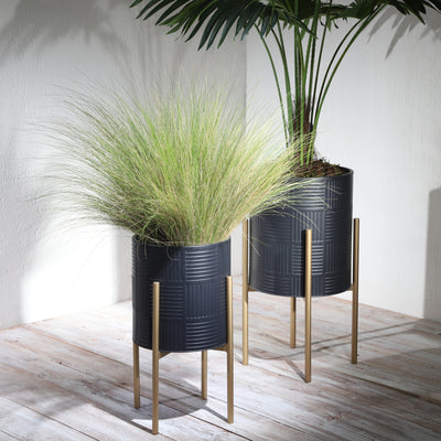 S/2 PLANTER W/ LINES ON METAL STAND, BLACK/GOLD
