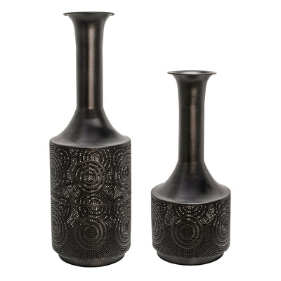 METAL 19 TEXTURED VASE, BLACK