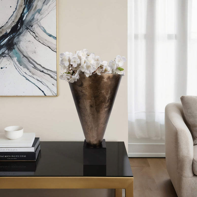 19" Cassendra Large Metal Vase, Gold - Al Rugaib Furniture