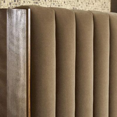 Woodwright King Mulholland Upholstered Bed