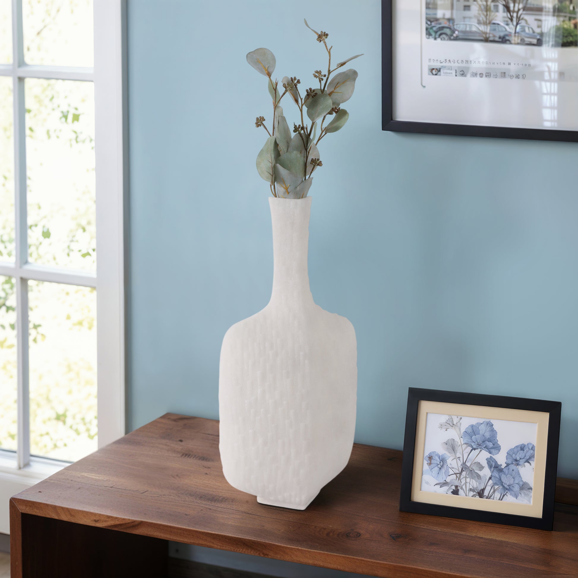 مزهرية مرتزل من الكوارتز والراتنج، باللون الأبيض Mortsel Quartz Resin Vase, White