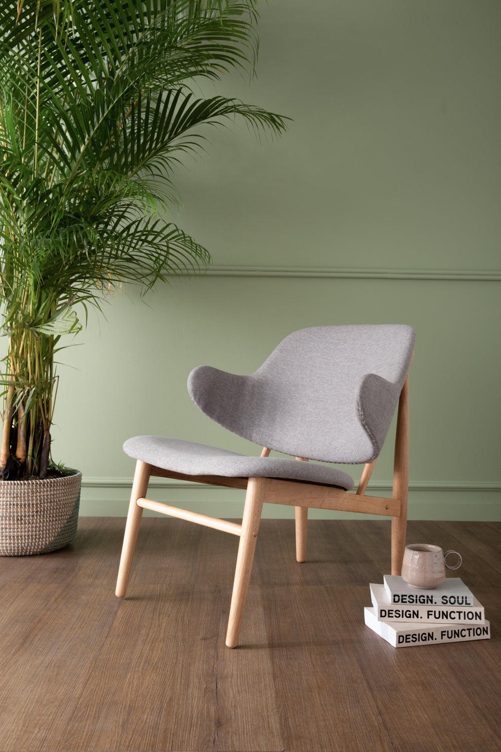 VEZEL LOUNGE CHAIR
102/6515 (#) Al Rugaib Office Solutions