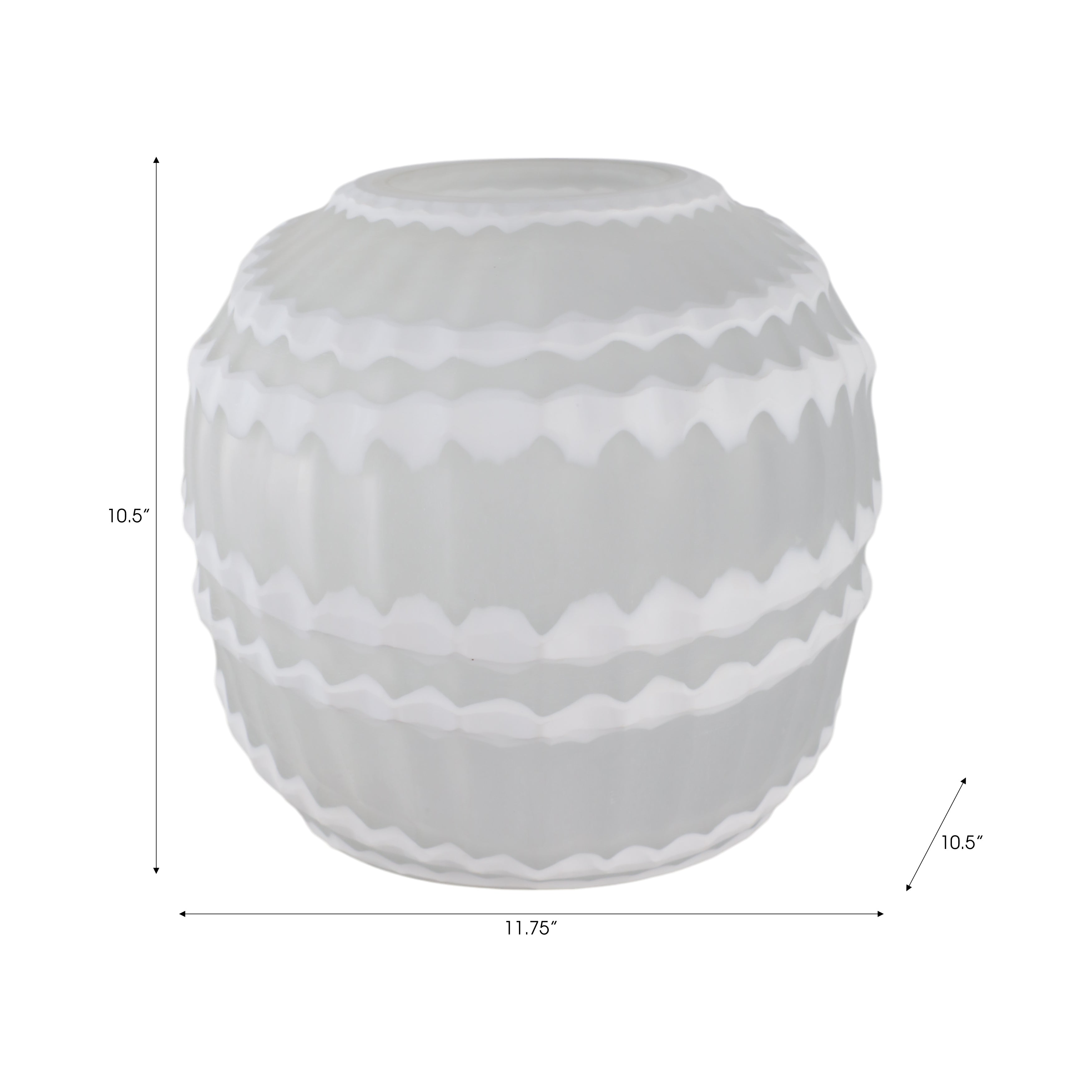 مزهرية وارويك البيضاء المنحوتة من الزجاج Warwick White Carved Glass Vase