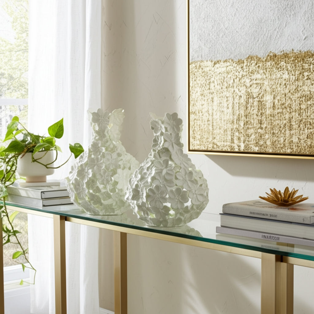 مزهرية معدنية بتصميم زهرة مقصوصة، عاجي Cut-out Flower Metal Vase, Ivory