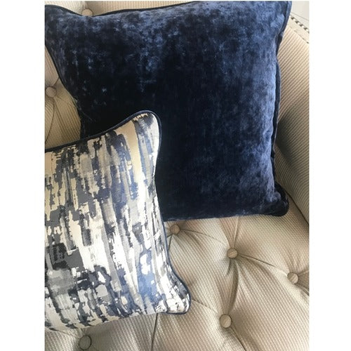 Caracole Elegance- Sofa (Dark Blue Cushion)