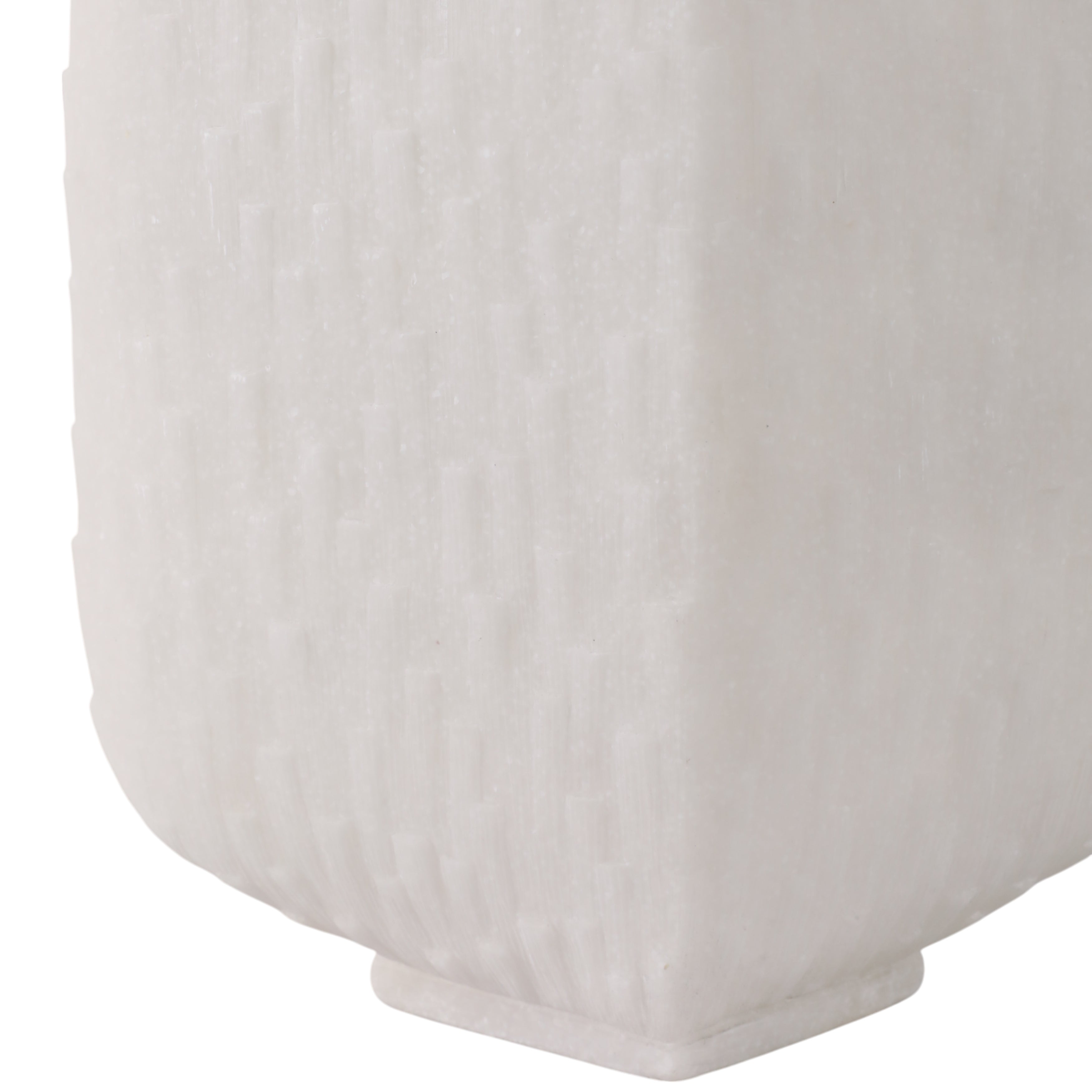 مزهرية مورتسل من الكوارتز الراتنج، بيضاء Mortsel Quartz Resin Vase, White