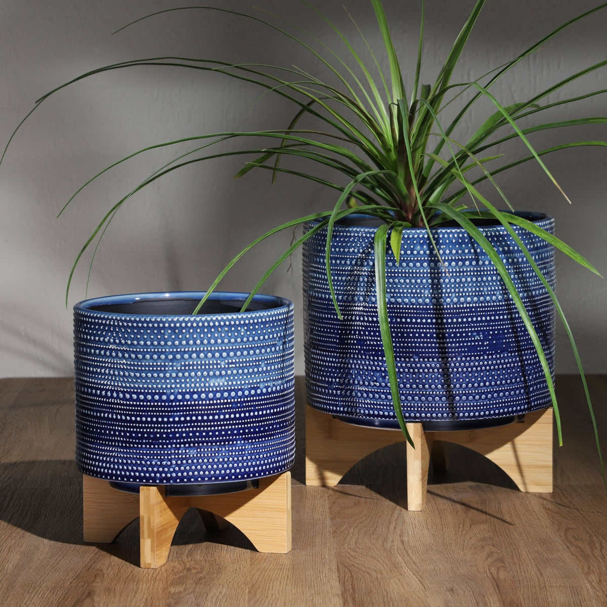 8" DOTTED PLANTER W/ WOOD STAND, BLUE Outdoor Planters| Sagebrook Home