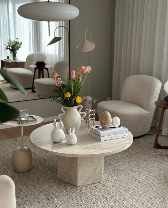 Royal | VelvetVista Marble Coffee Table in Dano Royal Spanish Marble - Beige - 100x100x45 cm