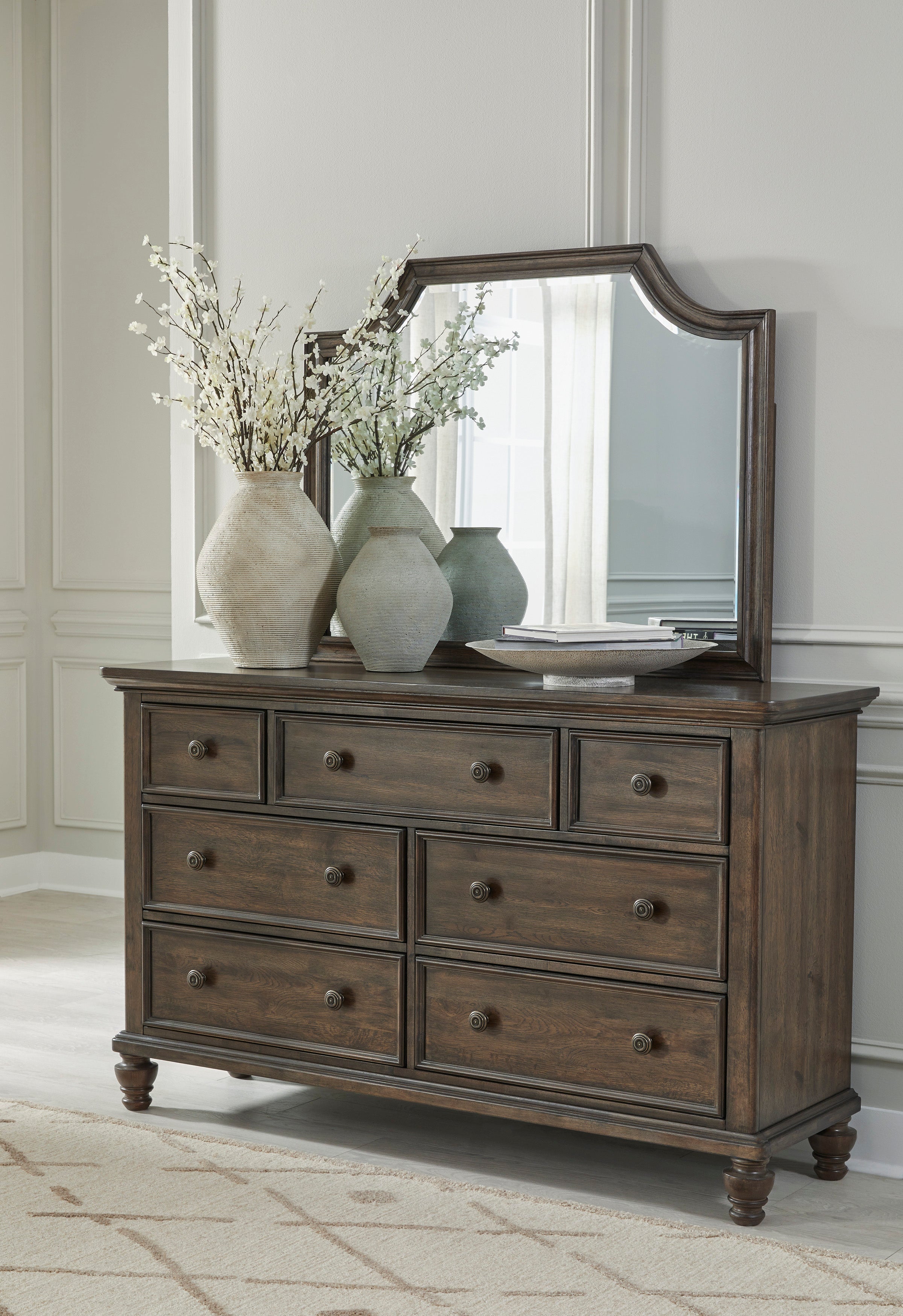 Veramond King Bedroom Set with Chest