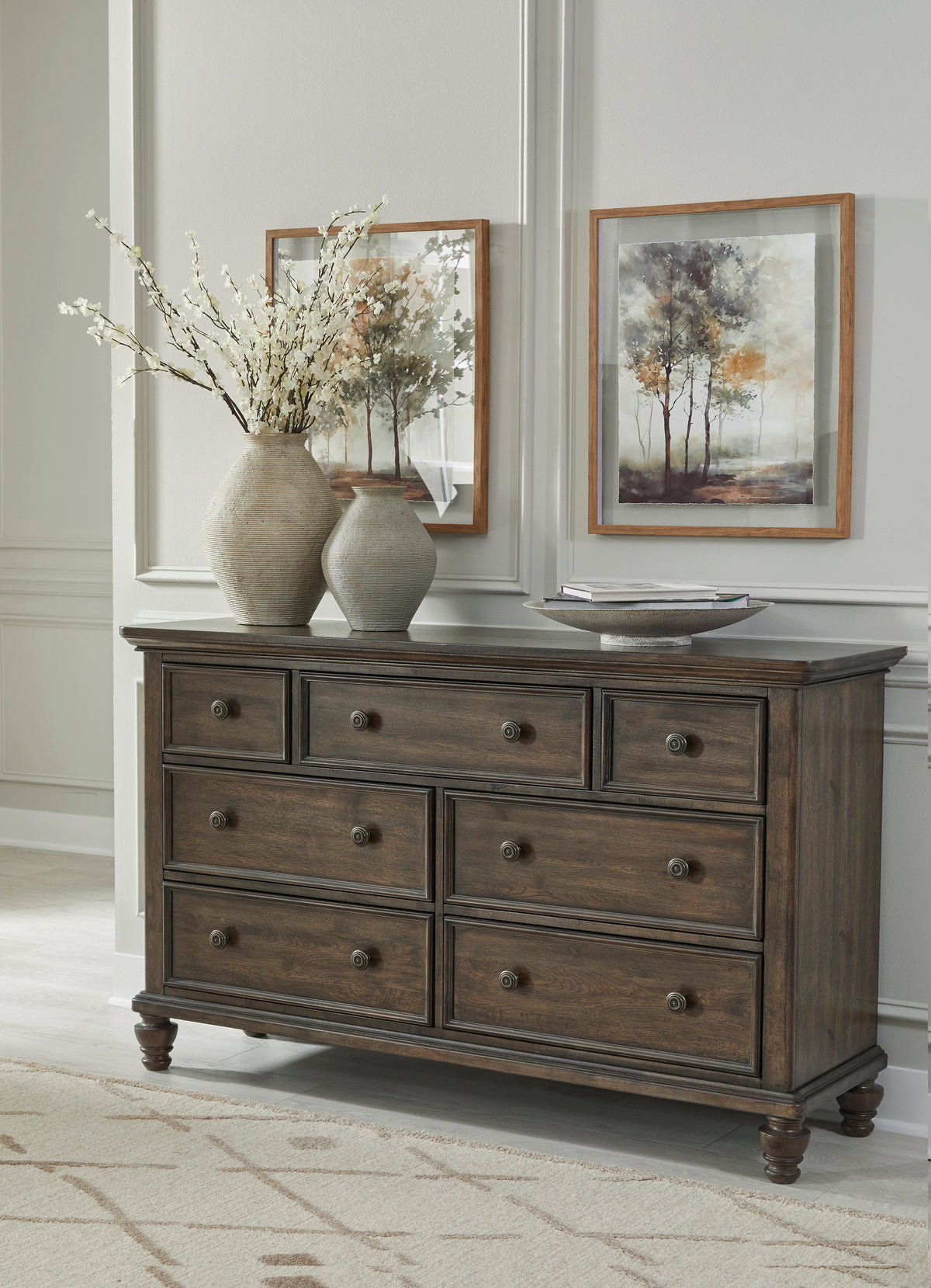 Veramond King Bedroom Set with Chest