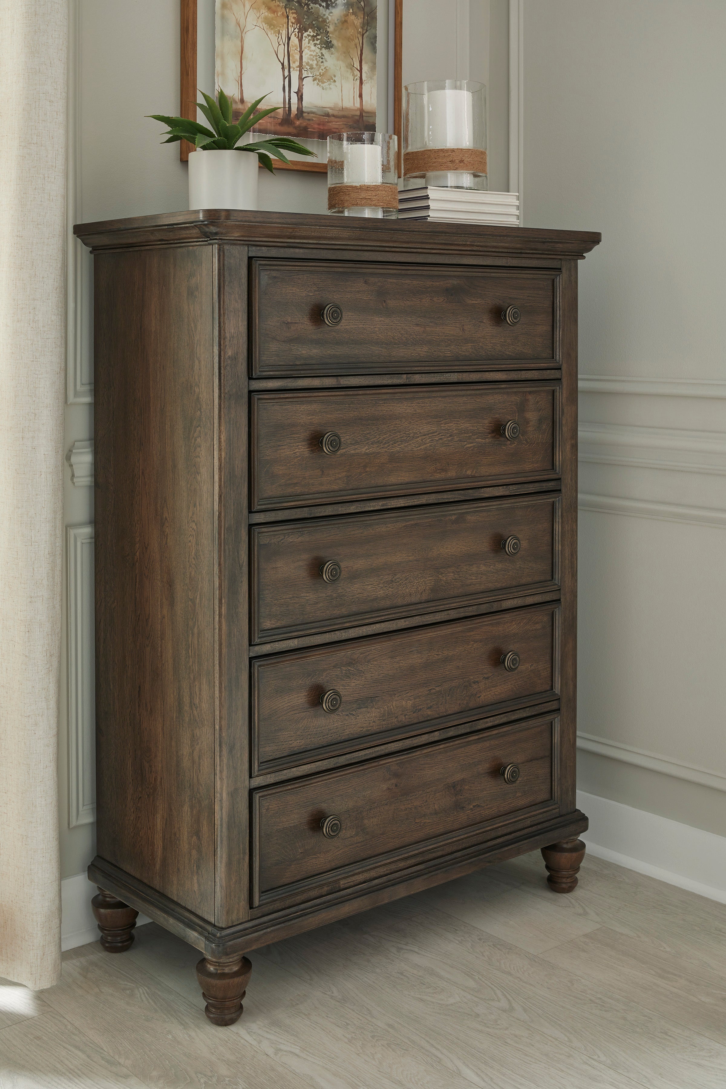 Veramond King Bedroom Set with Chest
