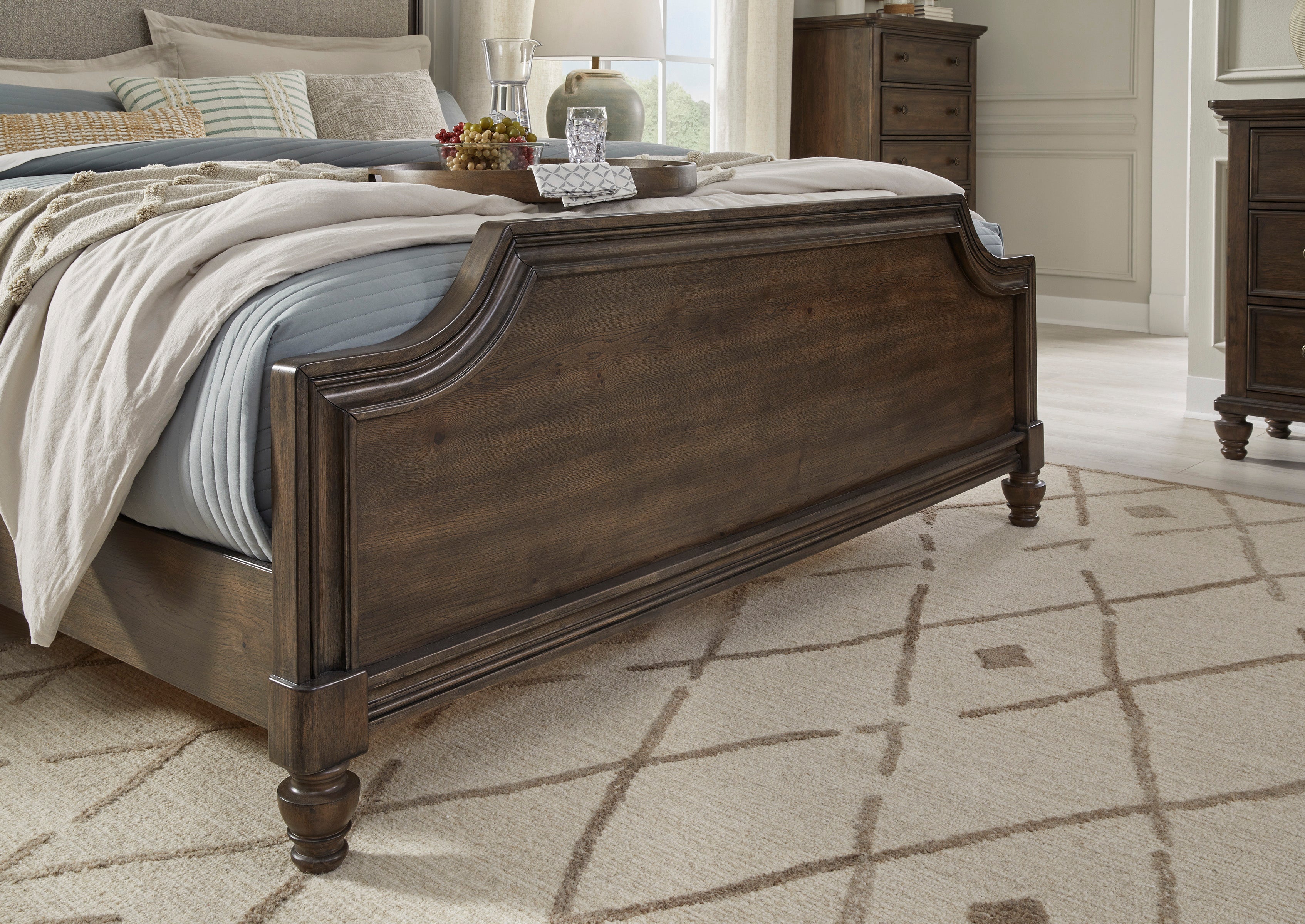 Veramond King Bedroom Set with Chest