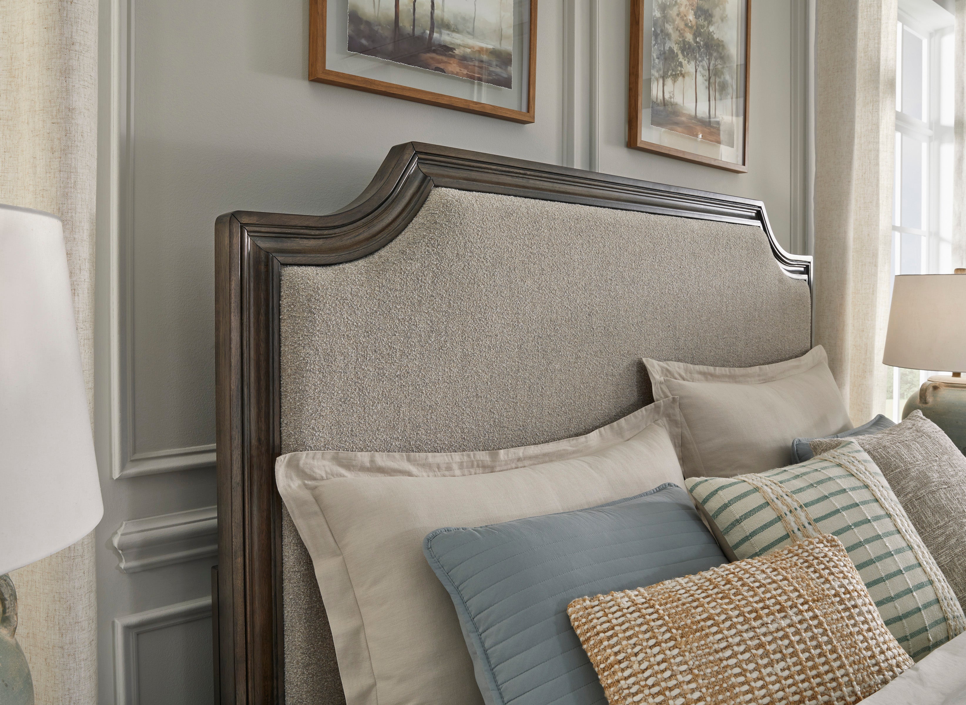 Veramond King Bedroom Set with Chest