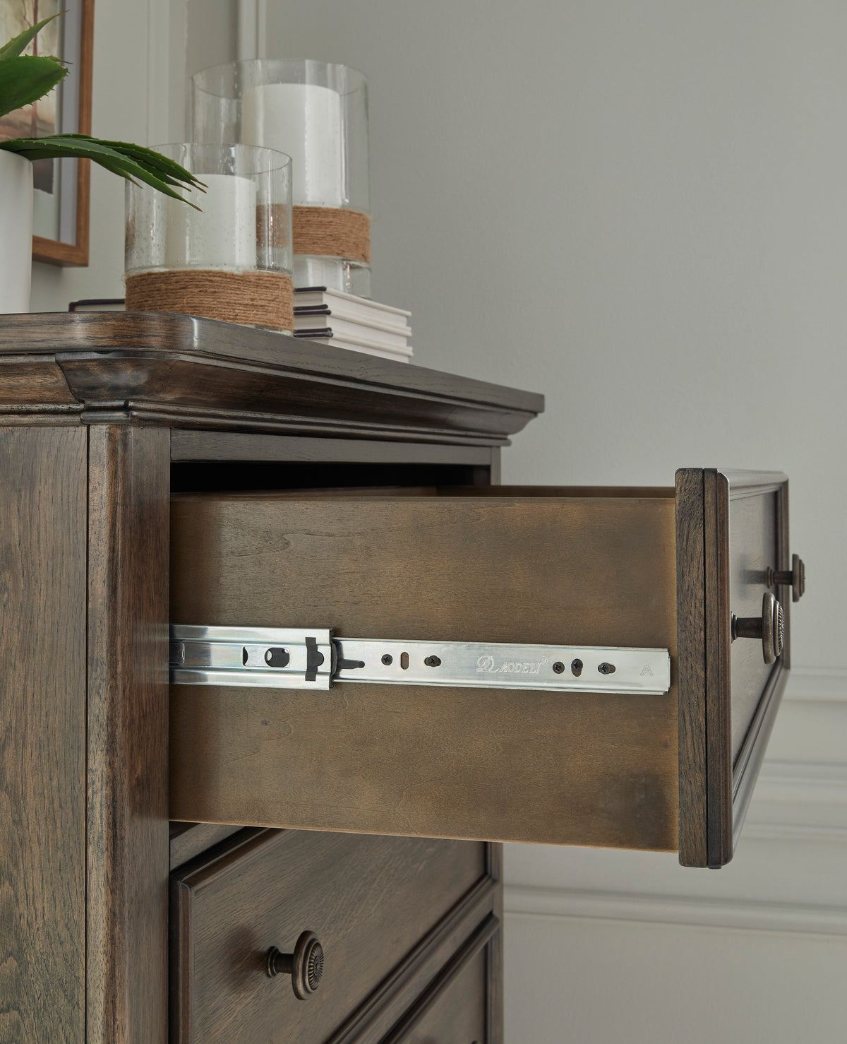 Veramond King Bedroom Set with Chest