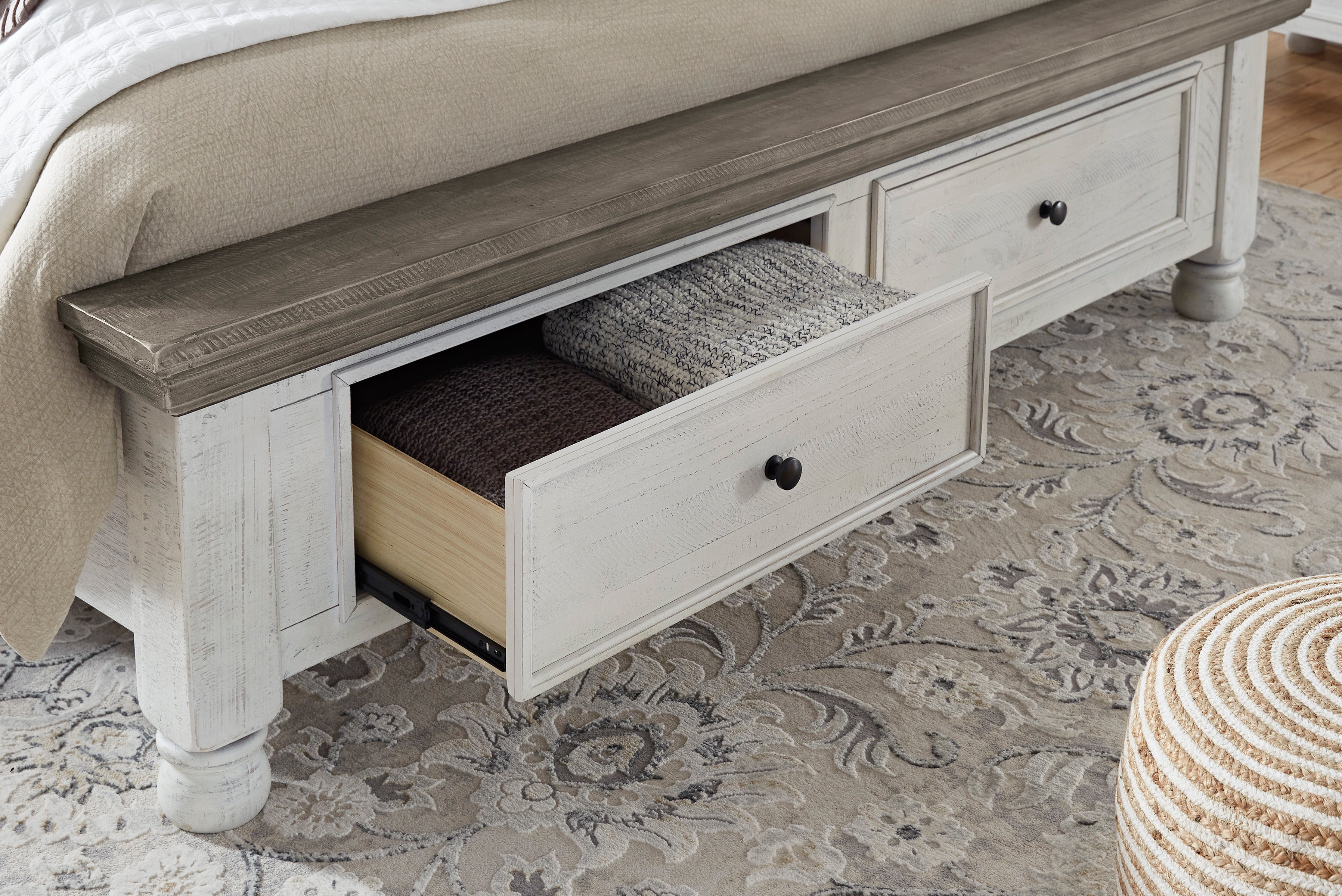 Havalance King bedroom Set
