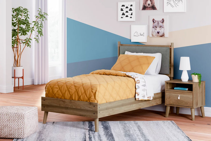 Aprilyn Twin Panel Bed Set
