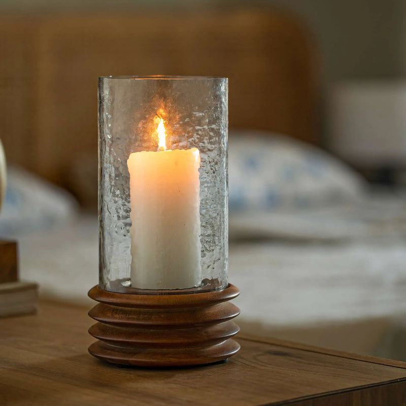 حامل شموع زجاجي وخشبي