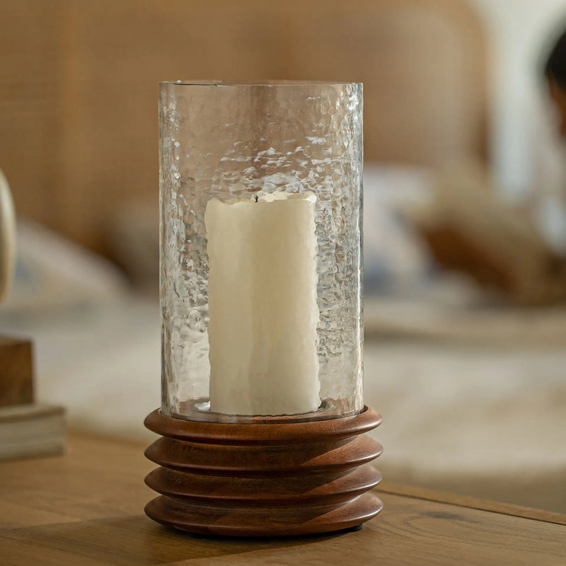 حامل شموع زجاجي وخشبي
