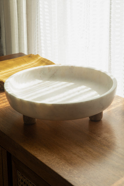 Selene marble bowl with wooden legs