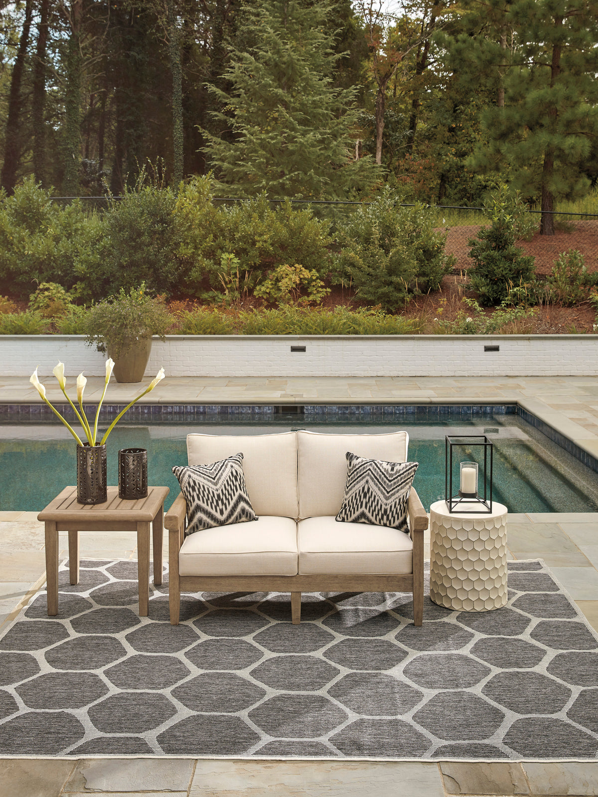 Gerianne Outdoor Set