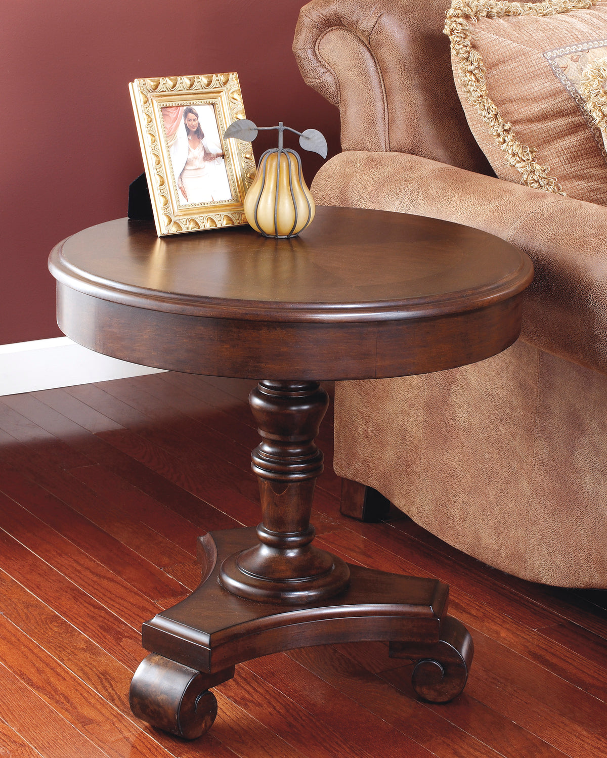 ROUND END TABLE