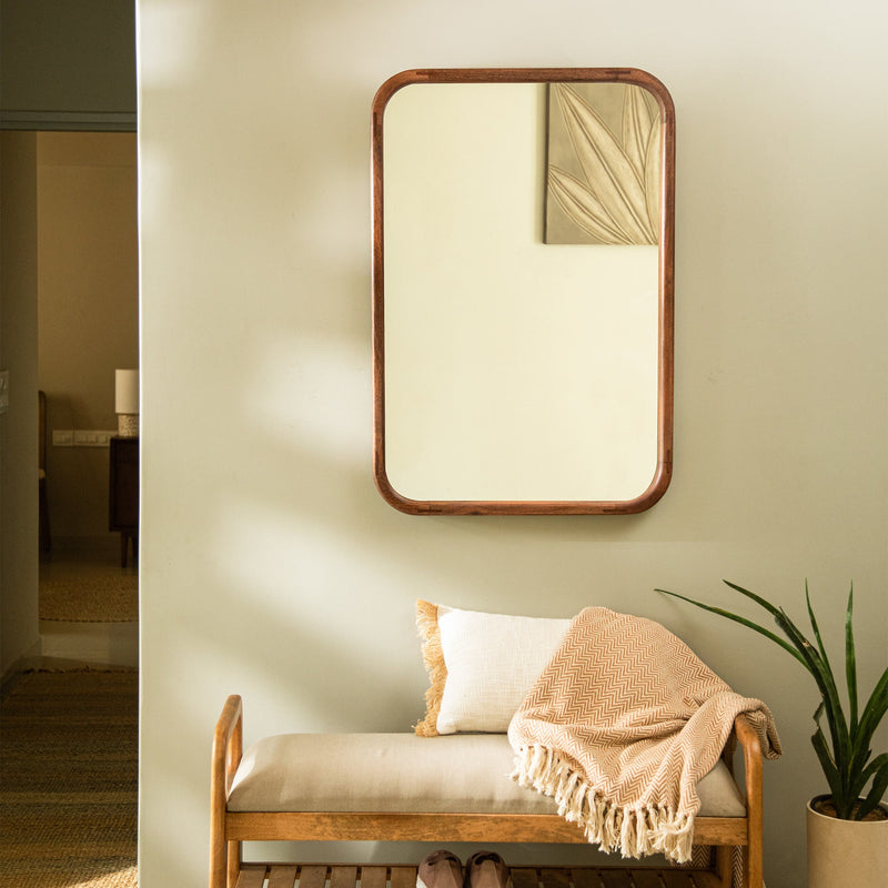 مرآة حائط ذات طراز قديم