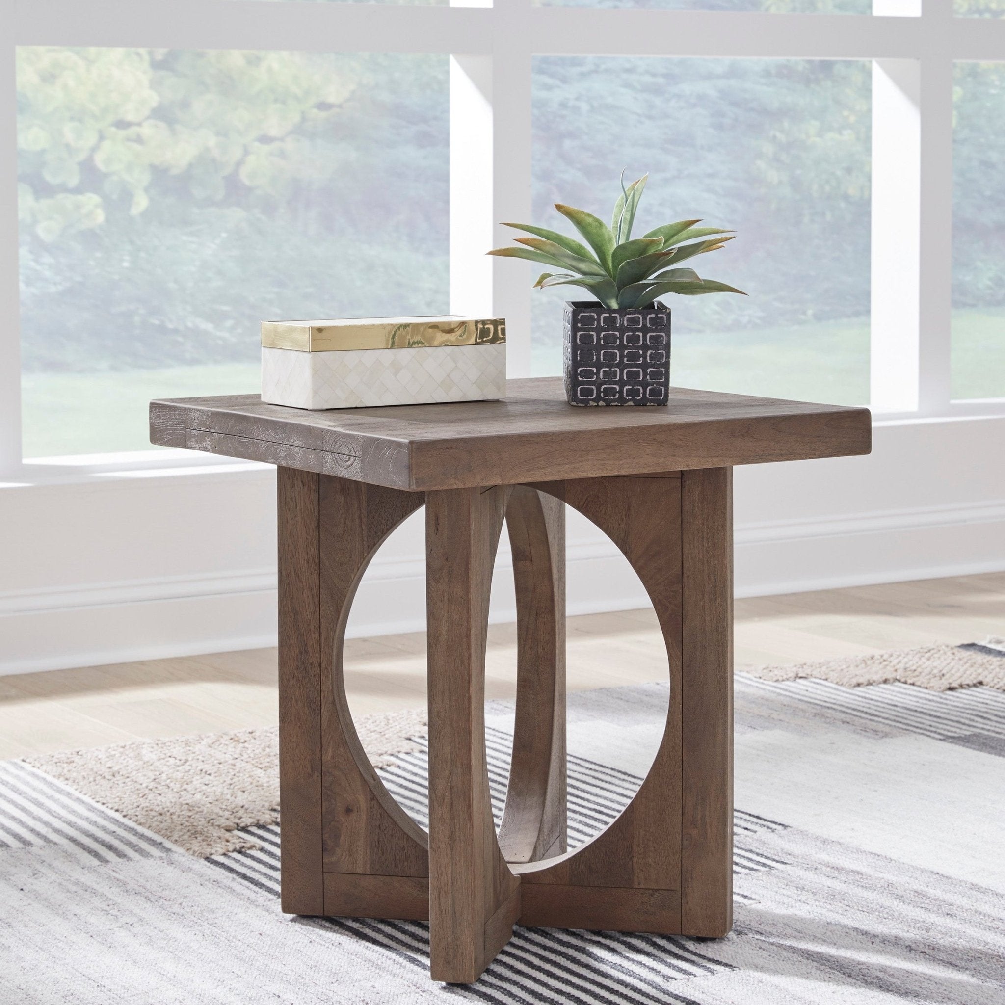Abbianna End Table End Tables| Ashley Homestore