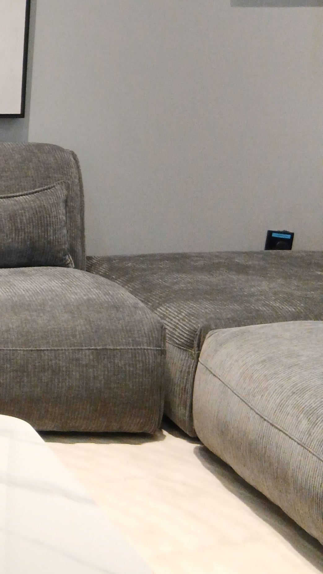 AlDana black Ottoman Sectionals| Roots Furniture