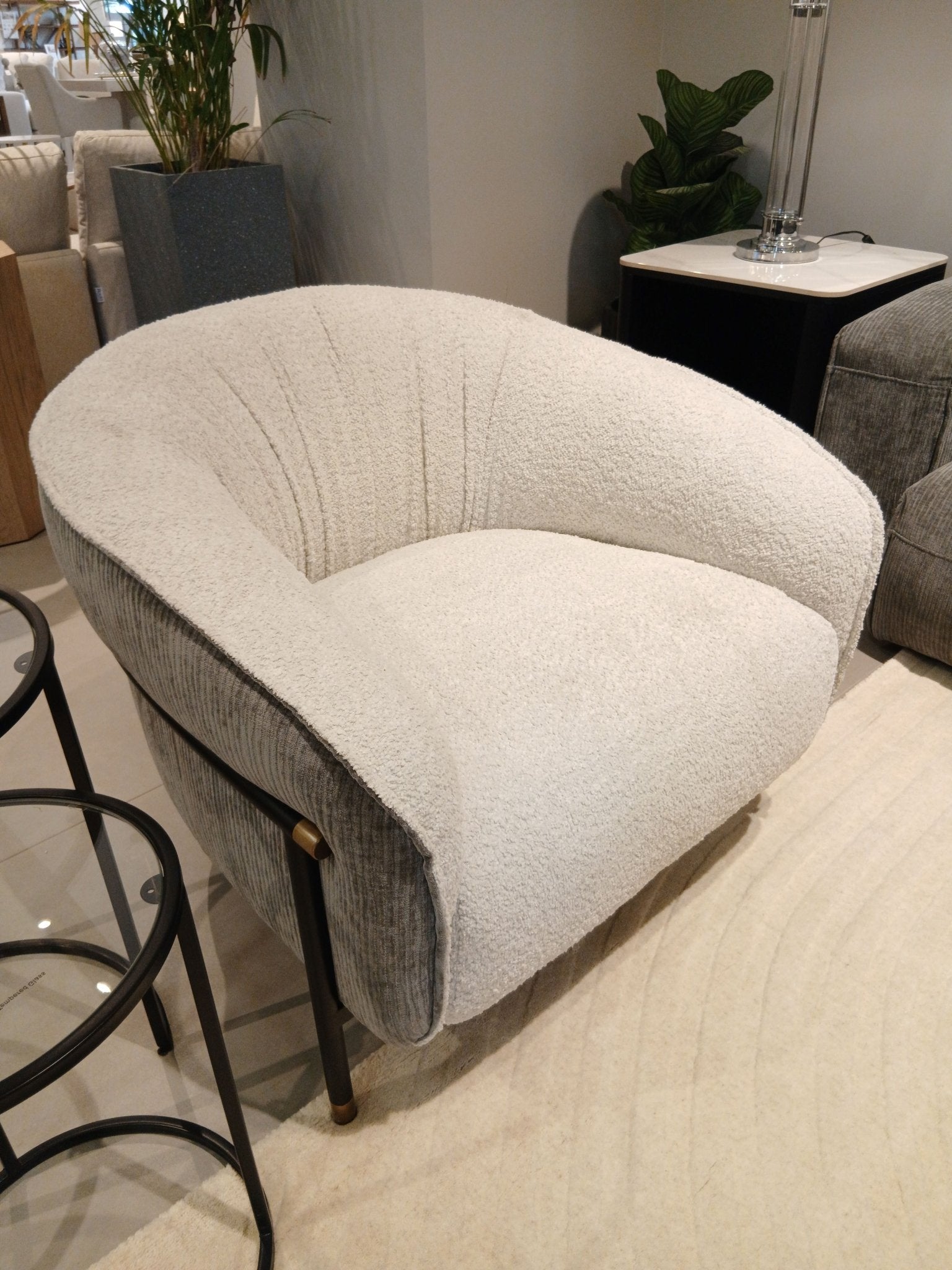 AlDana black Set Sectionals| Roots Furniture
