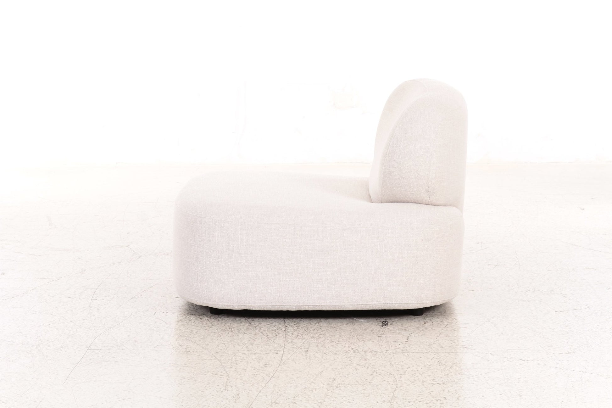 Arena White Accent Chair Chairs| Roots Furniture