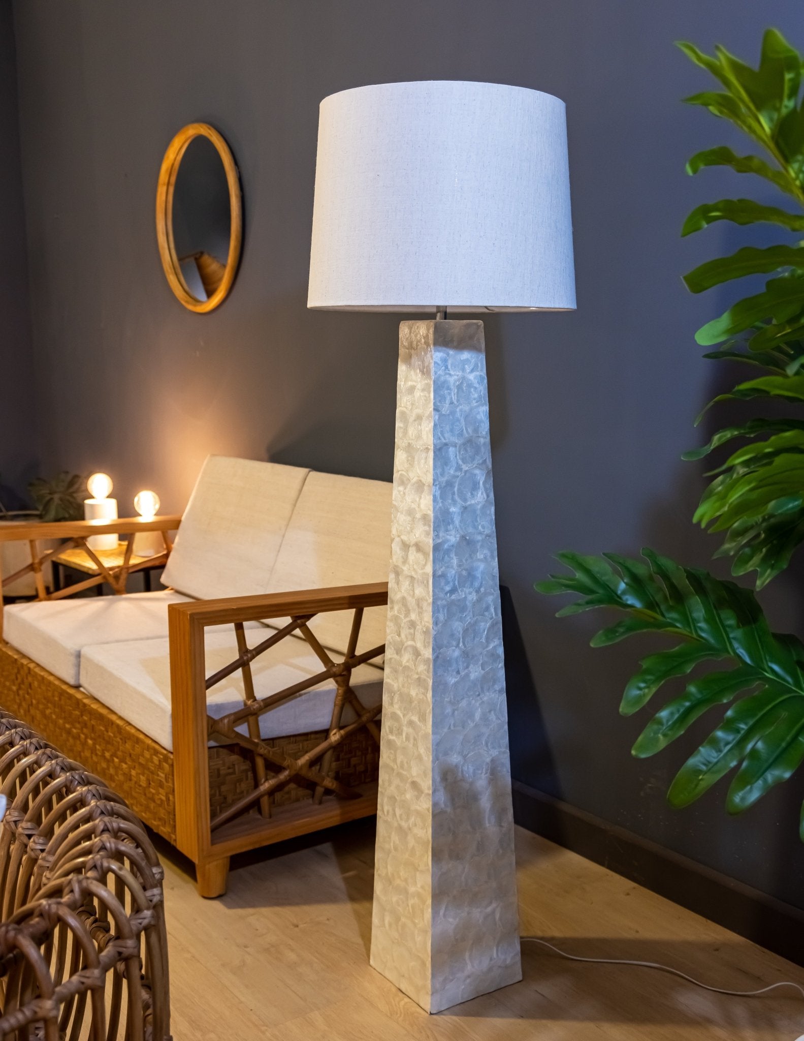 CAPIZ INLAY - Floor Lamp Floor lamps| AlRugaib Furniture