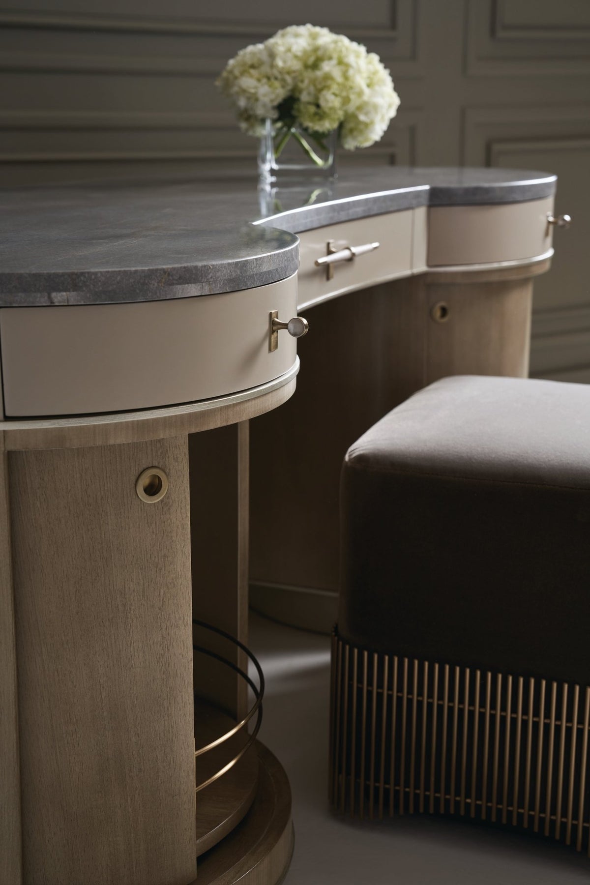 Caracole Classic - Petit Four Benches| Caracole