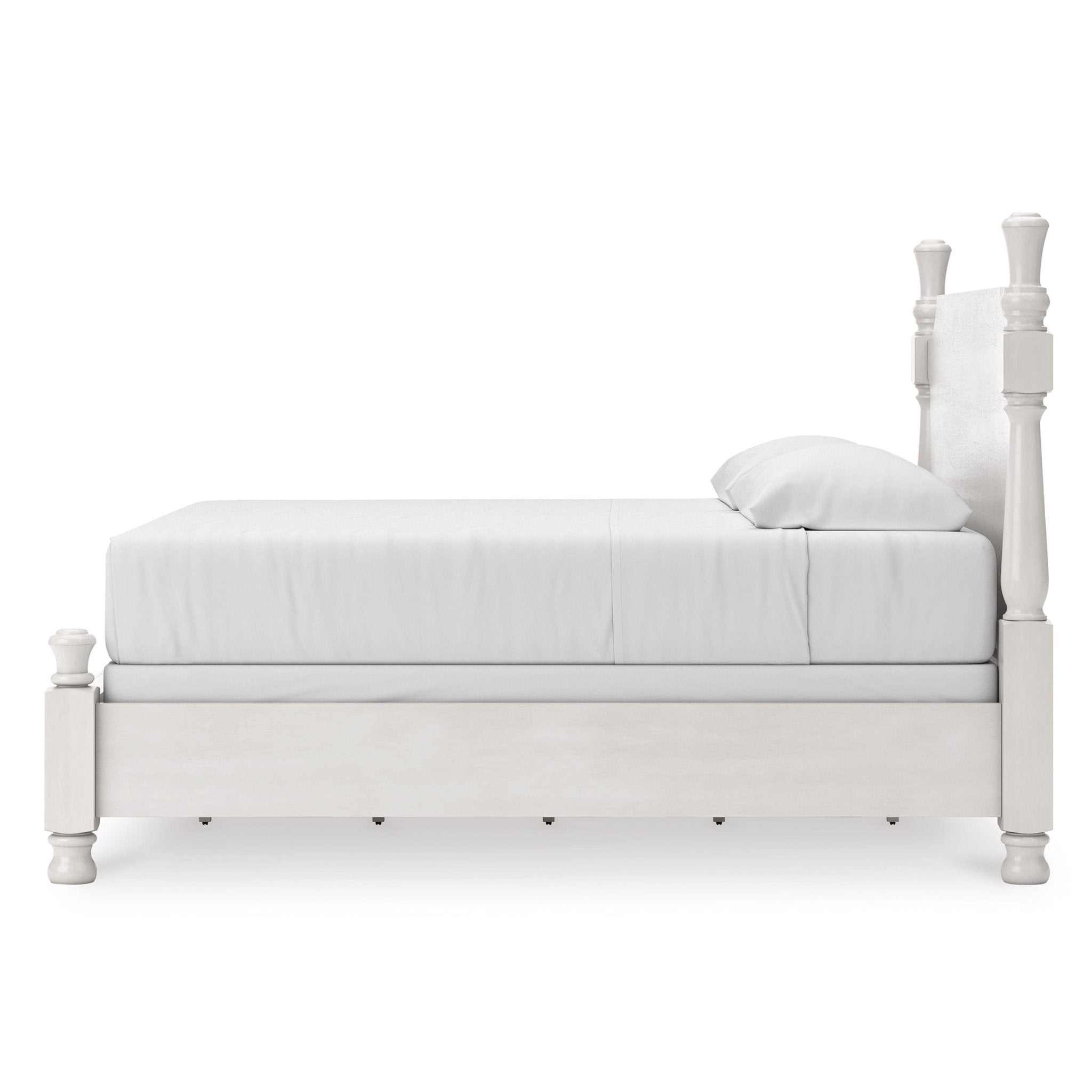 Chadworth King Poster Bed Beds| Ashley Homestore