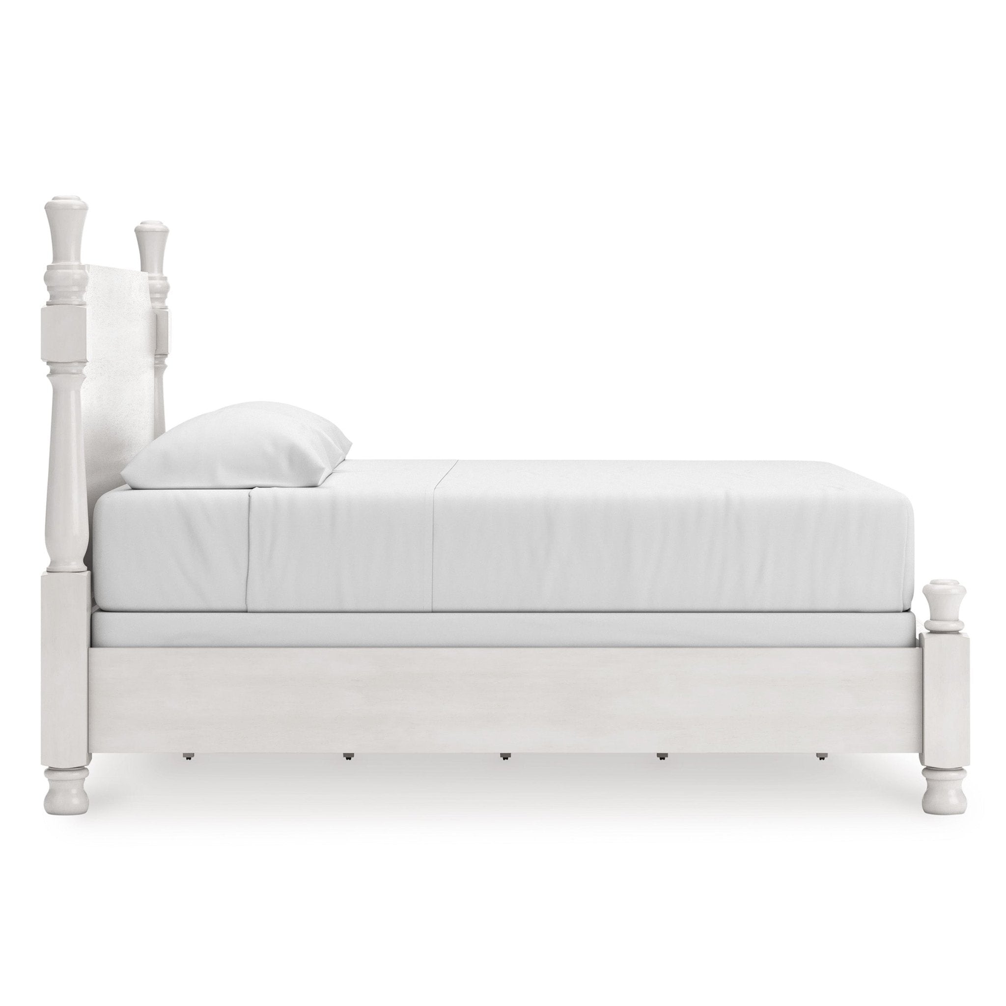 Chadworth King Poster Bed Beds| Ashley Homestore