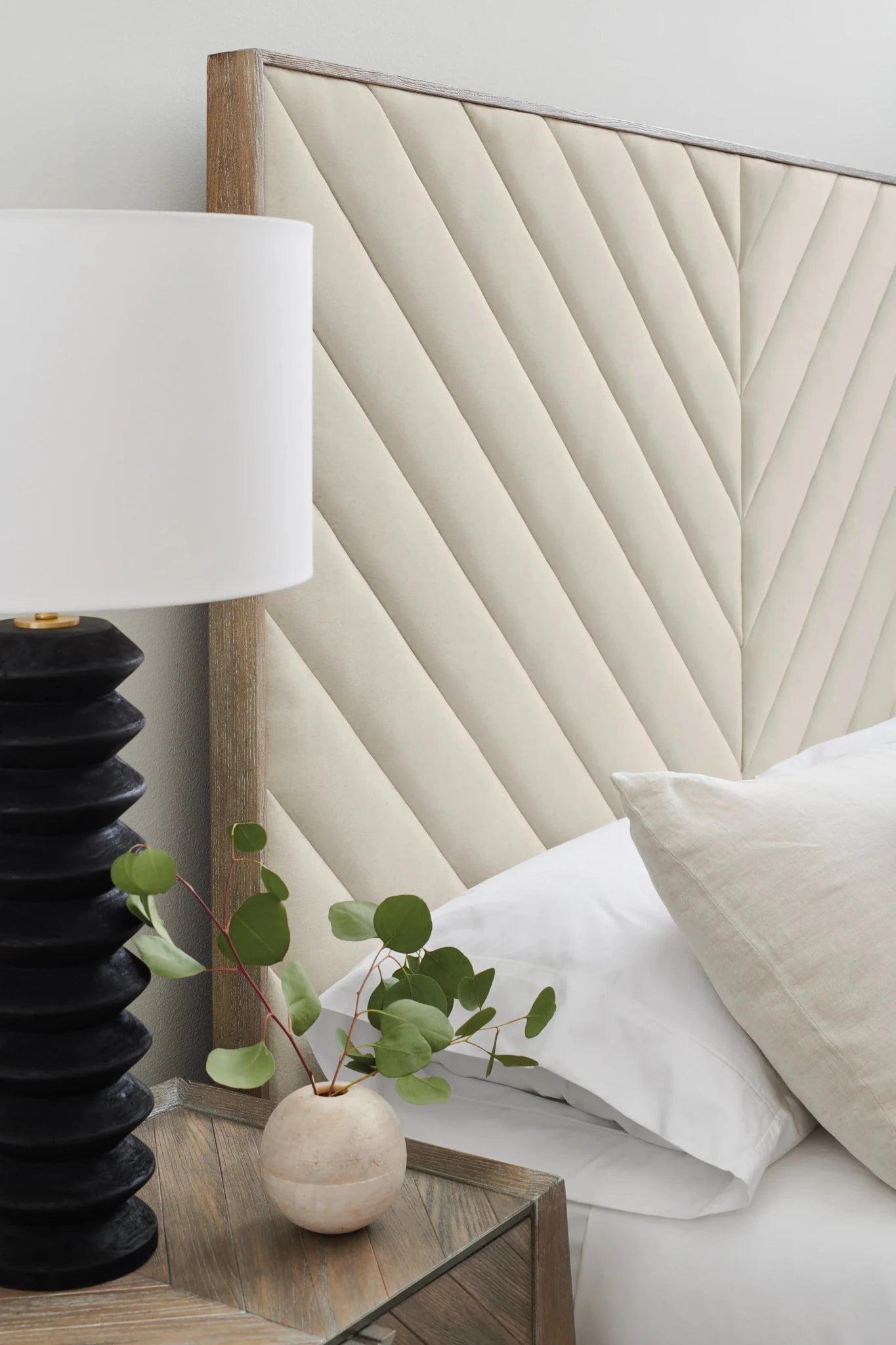 Classic - Meet U In The Middle Queen Bed Beds| Caracole