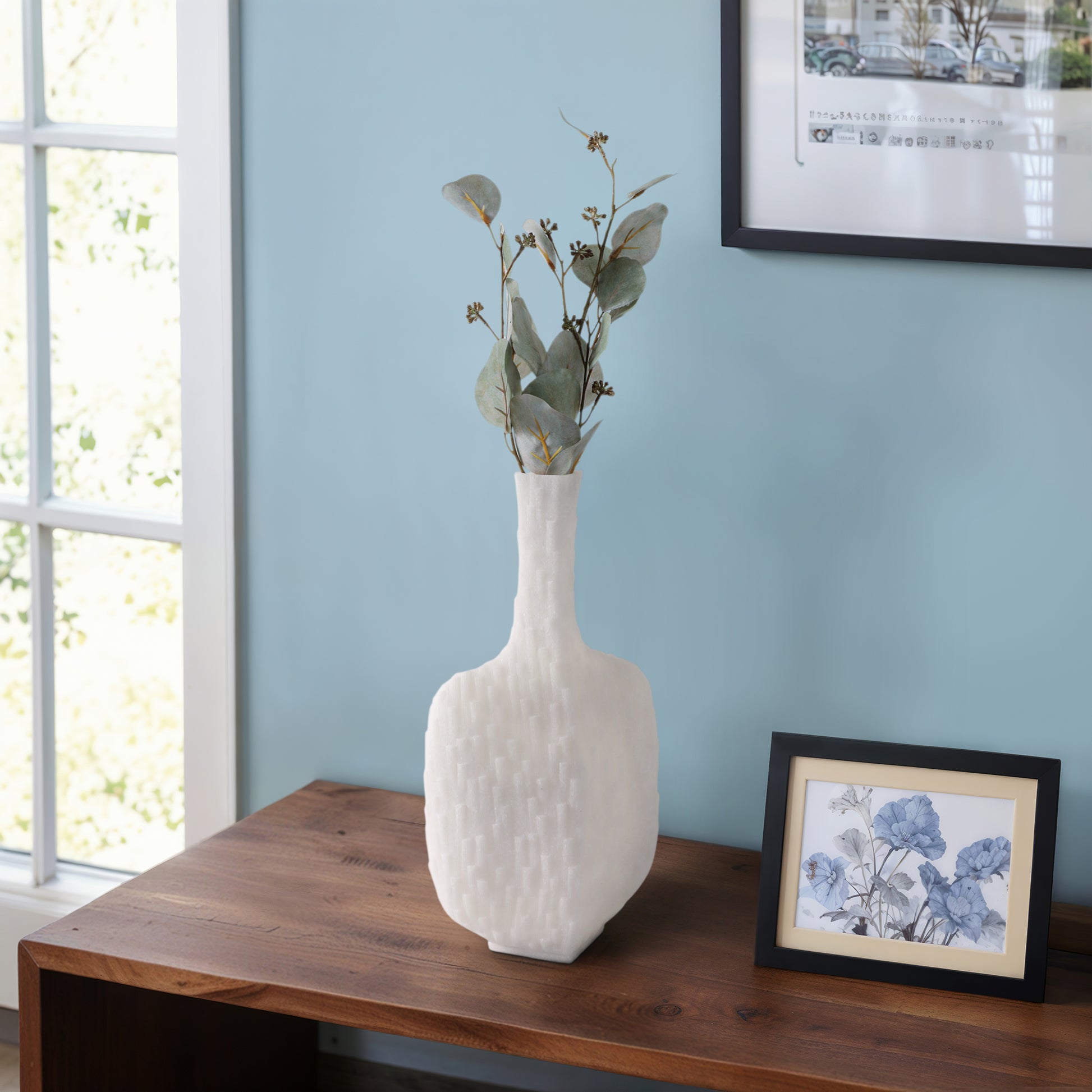 مزهرية مورتسيل الكوارتز الراتينج باللون الأبيض Mortsel Quartz Resin Vase, White