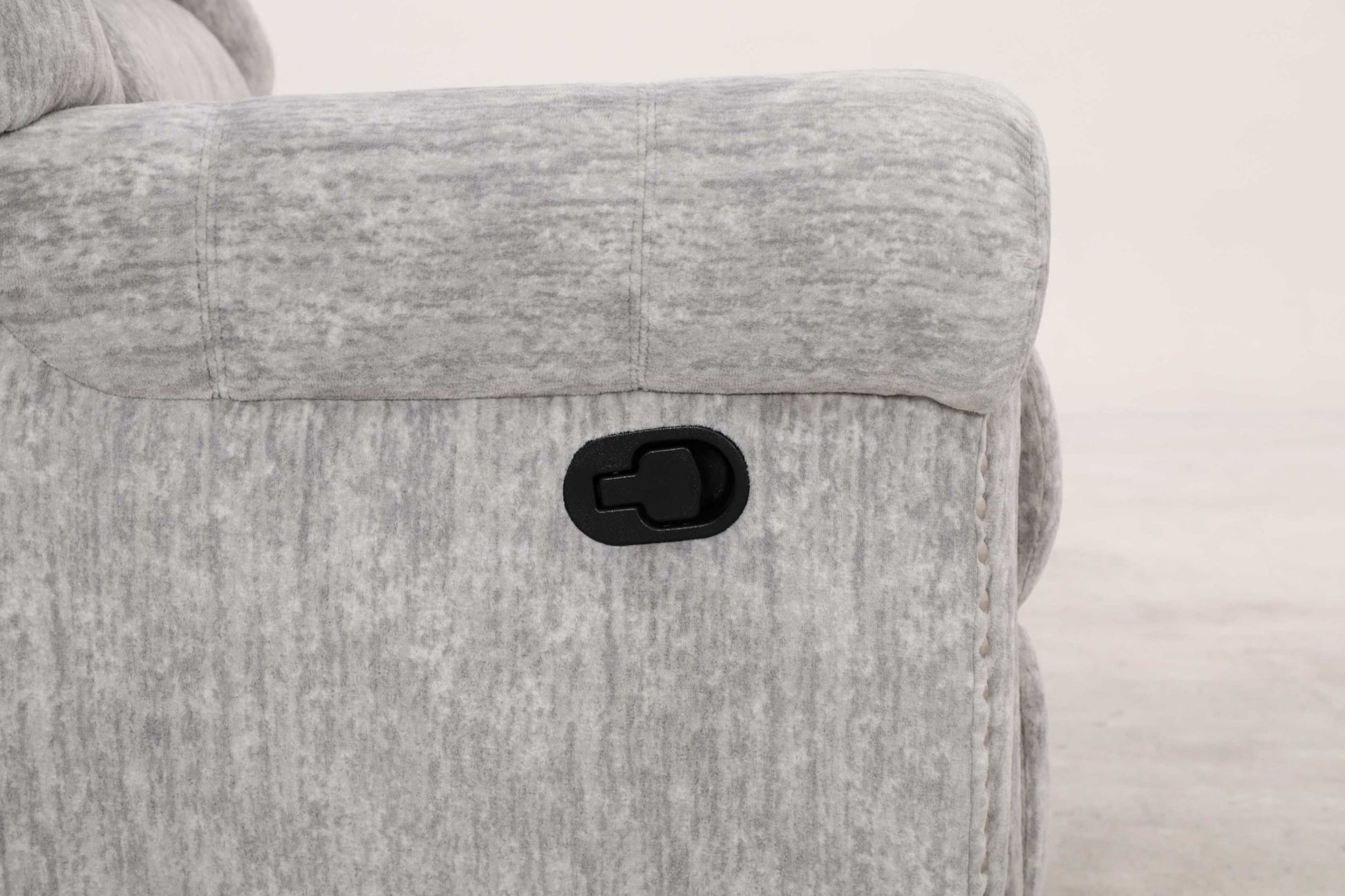 EaseGlide Manual Grey Recliner Recliners| Roots Furniture