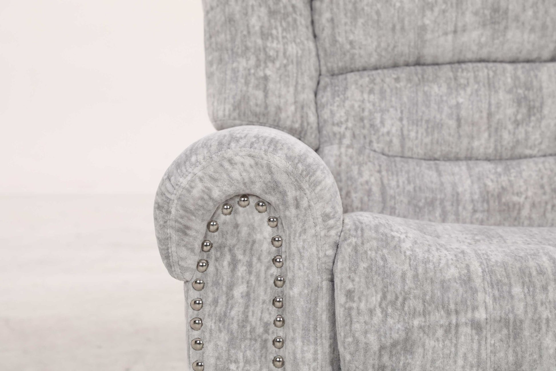 EaseGlide Manual Grey Recliner Recliners| Roots Furniture