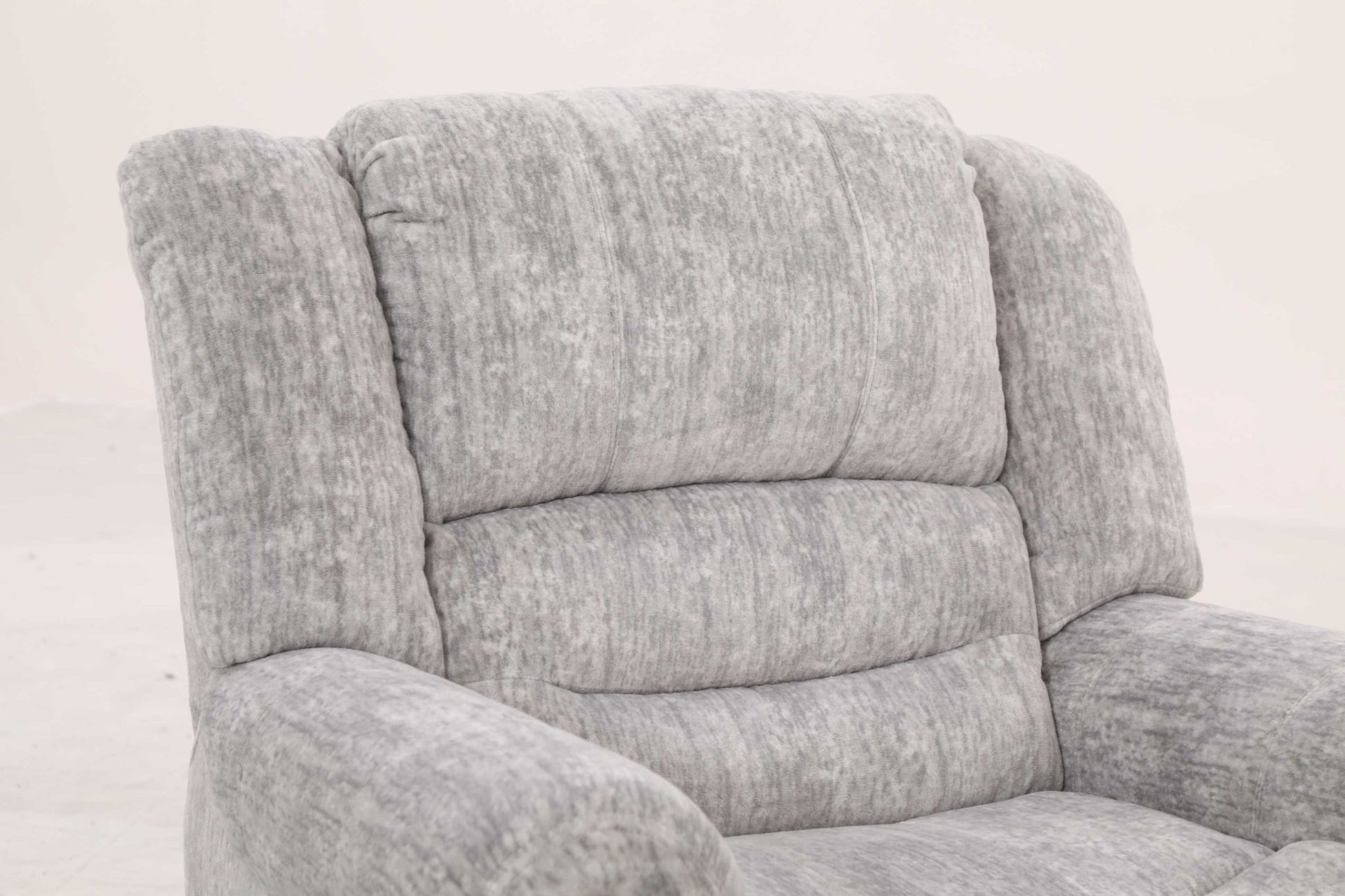 EaseGlide Manual Grey Recliner Recliners| Roots Furniture