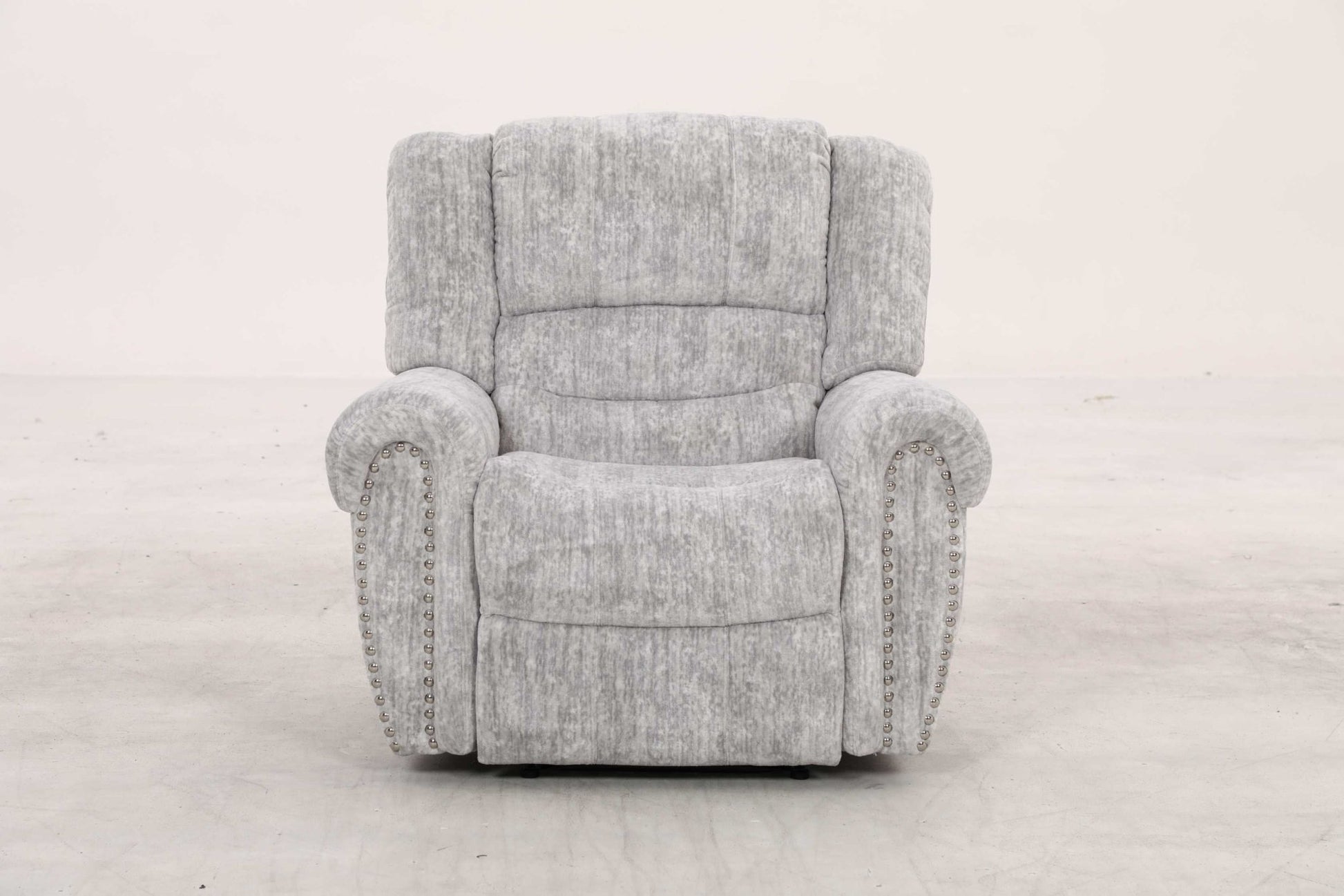 EaseGlide Manual Grey Recliner Recliners| Roots Furniture