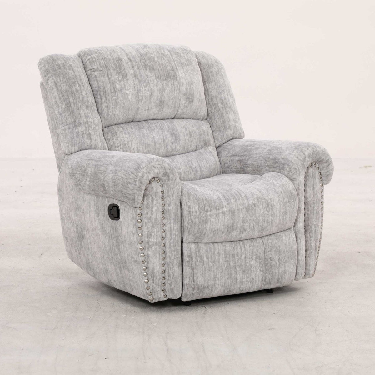 EaseGlide Manual Grey Recliner Recliners| Roots Furniture