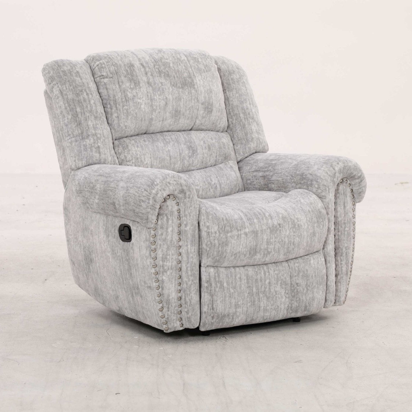 EaseGlide Manual Grey Recliner Recliners| Roots Furniture
