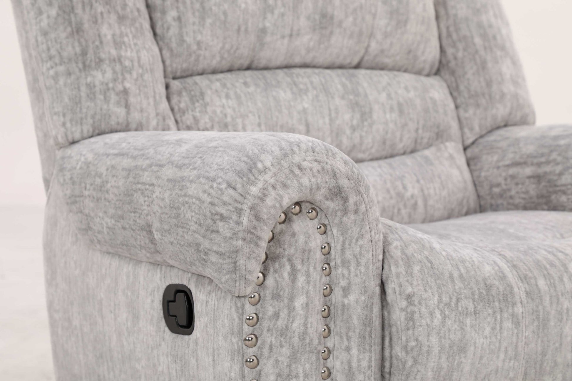 EaseGlide Manual Grey Recliner Recliners| Roots Furniture