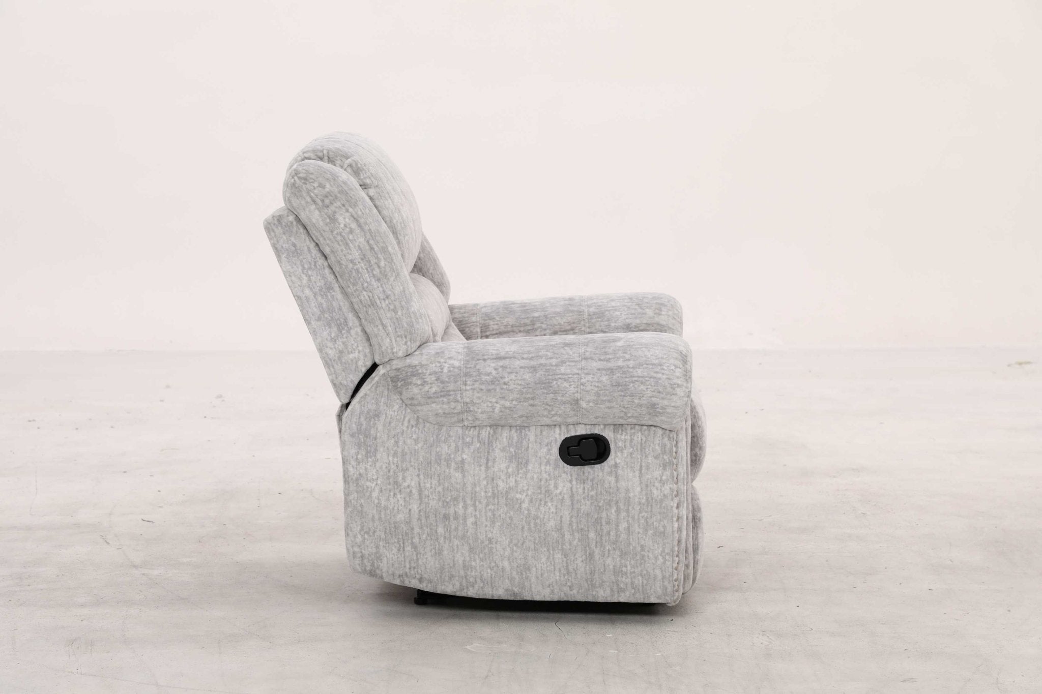 EaseGlide Manual Grey Recliner Recliners| Roots Furniture