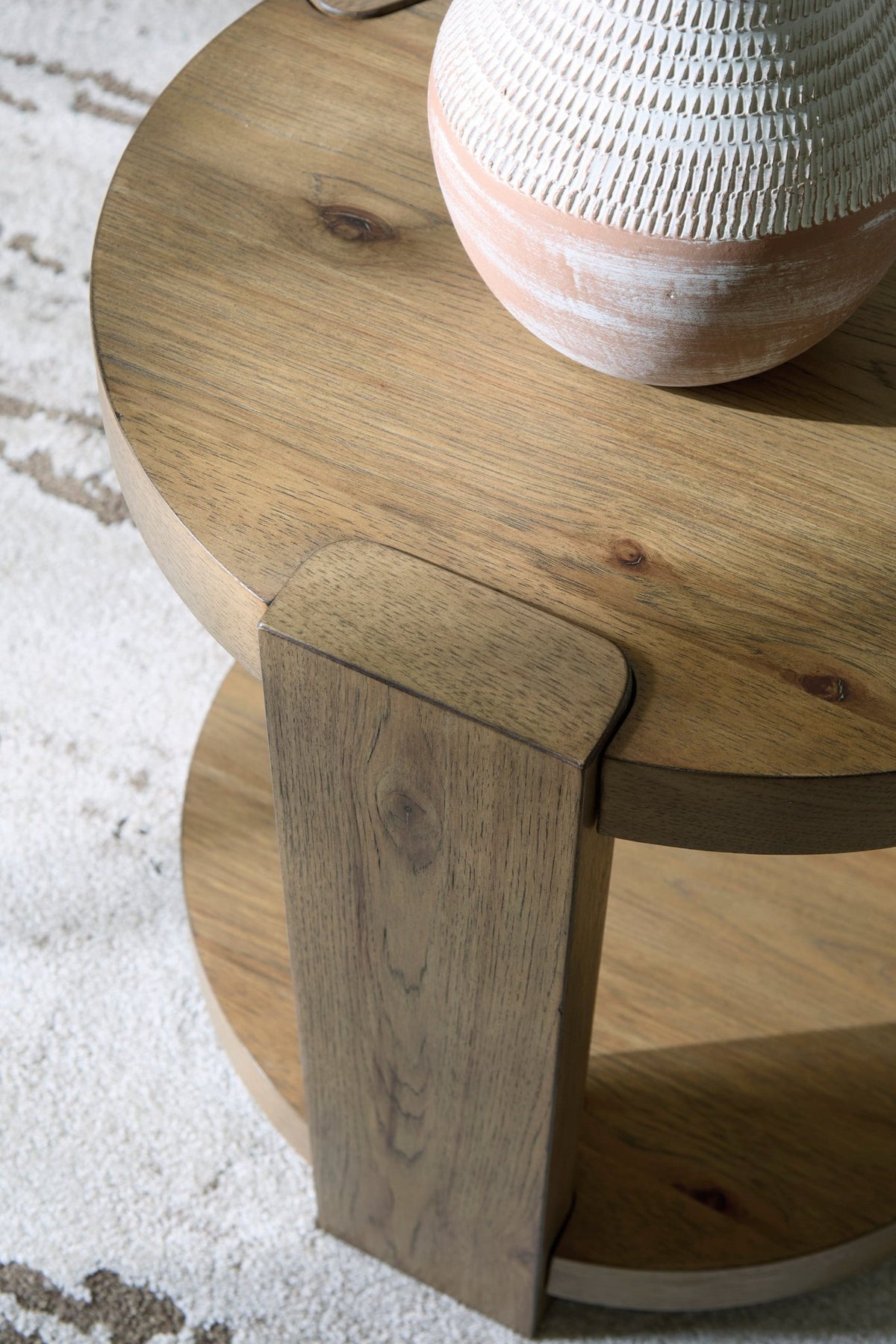 Flangren Round End Table End Tables| Ashley Homestore