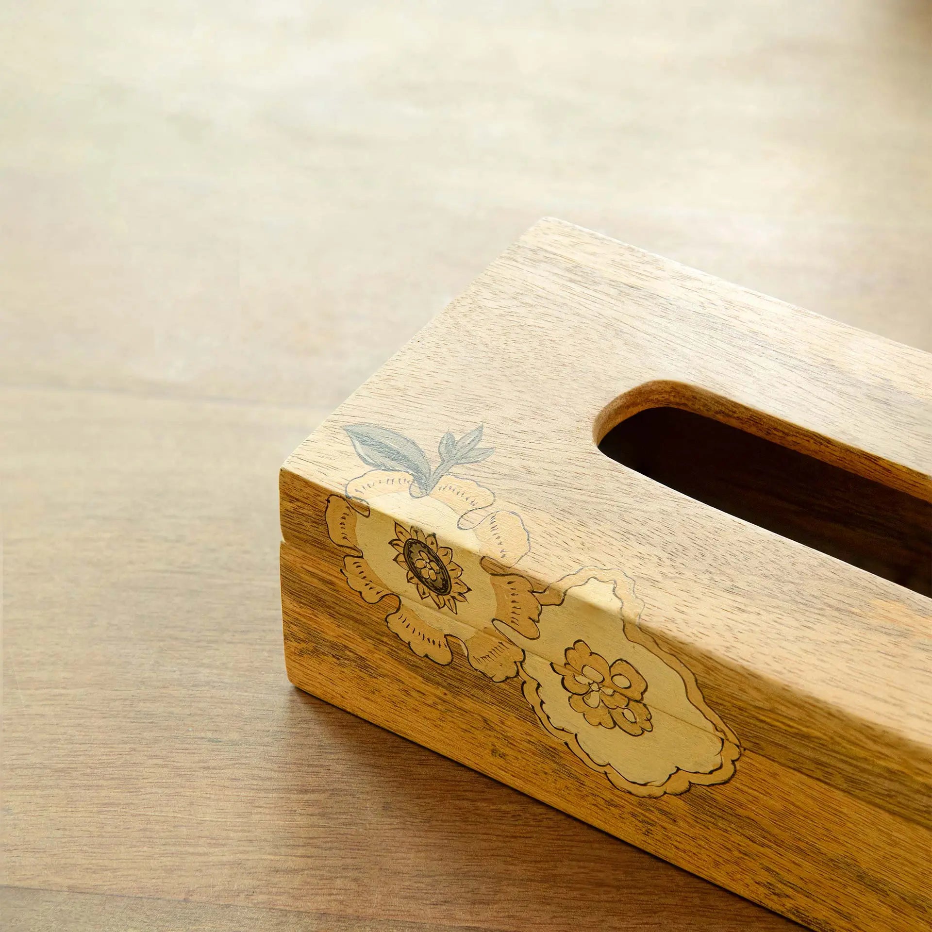 Fleur D'or Tissue Box Table Decors| Roots Furniture