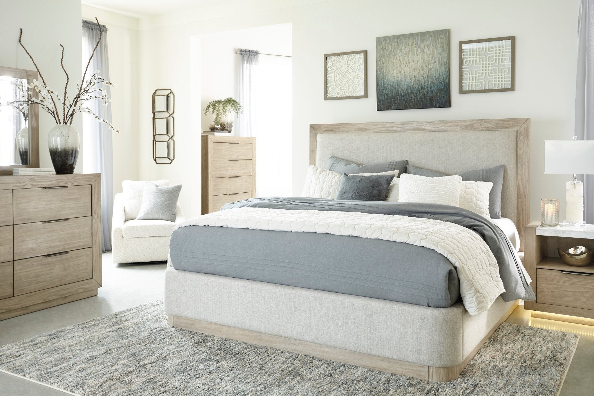 Hennington King Bed Beds| Ashley Homestore