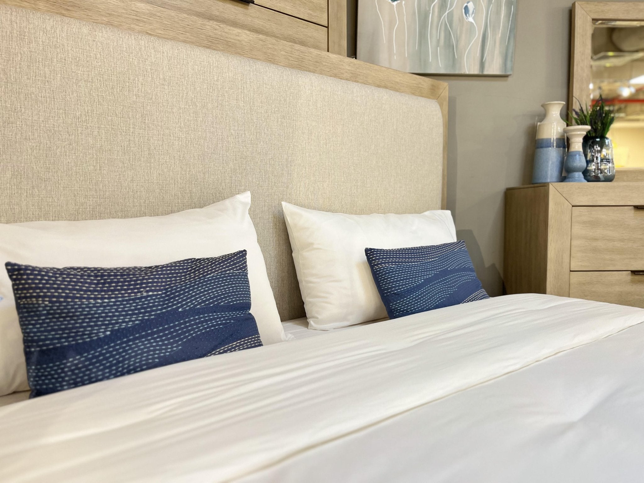 Hennington King Set With Chest Bedroom Sets| Ashley Homestore